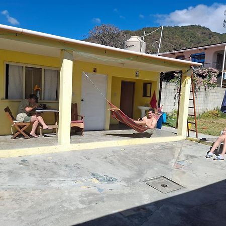 Hostal The Friends Panajachel Ngoại thất bức ảnh