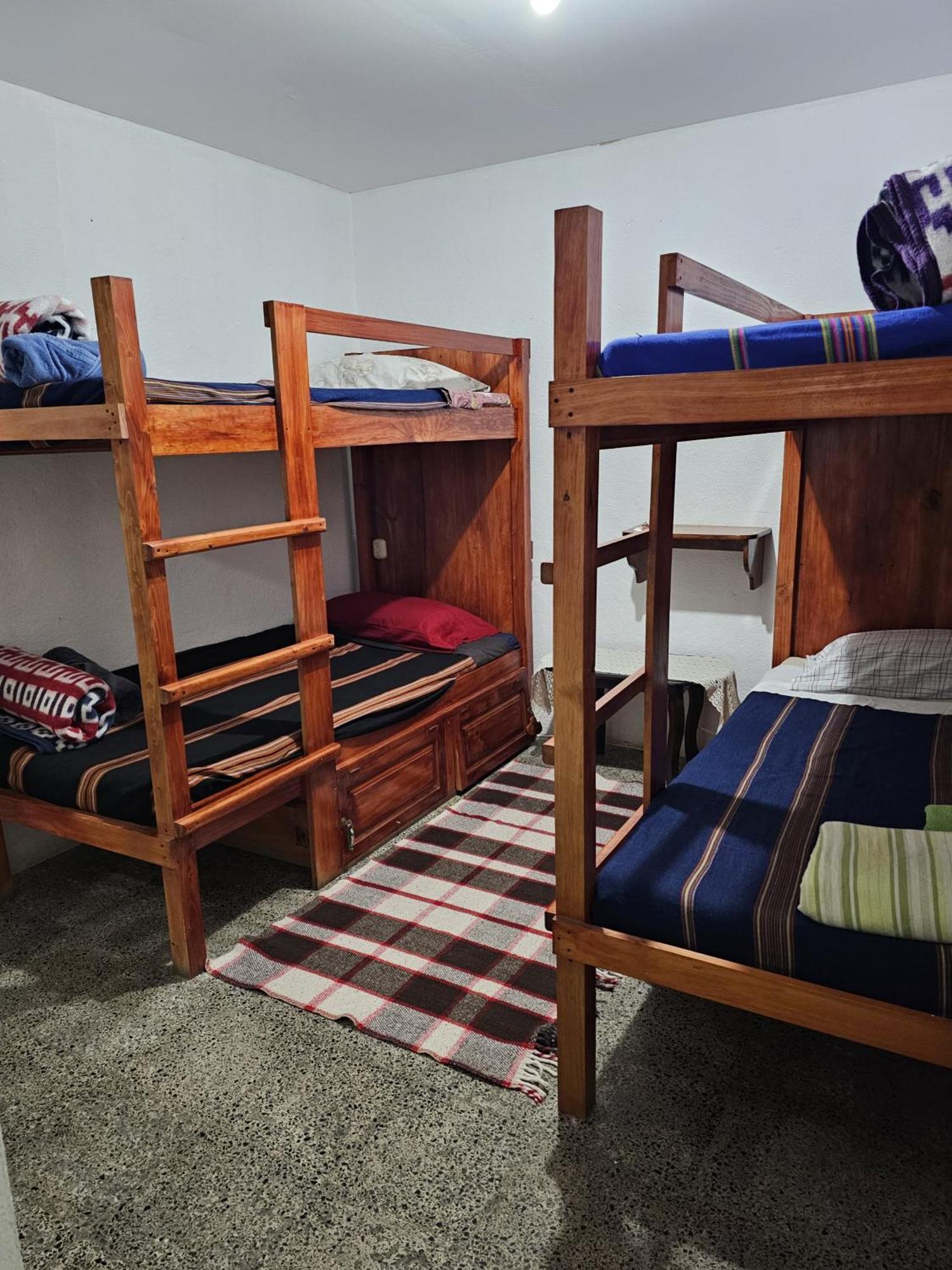 Hostal The Friends Panajachel Ngoại thất bức ảnh