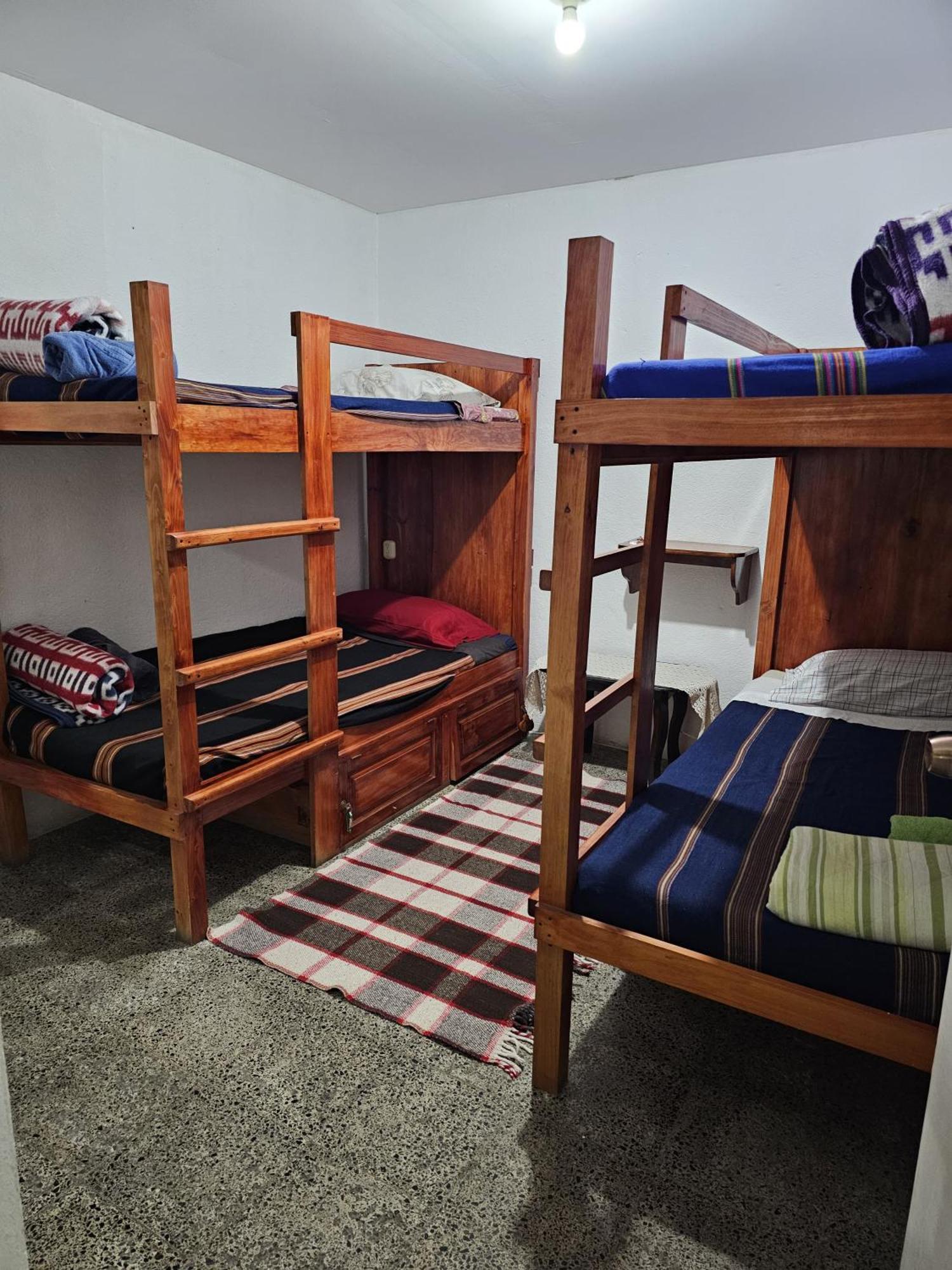 Hostal The Friends Panajachel Ngoại thất bức ảnh