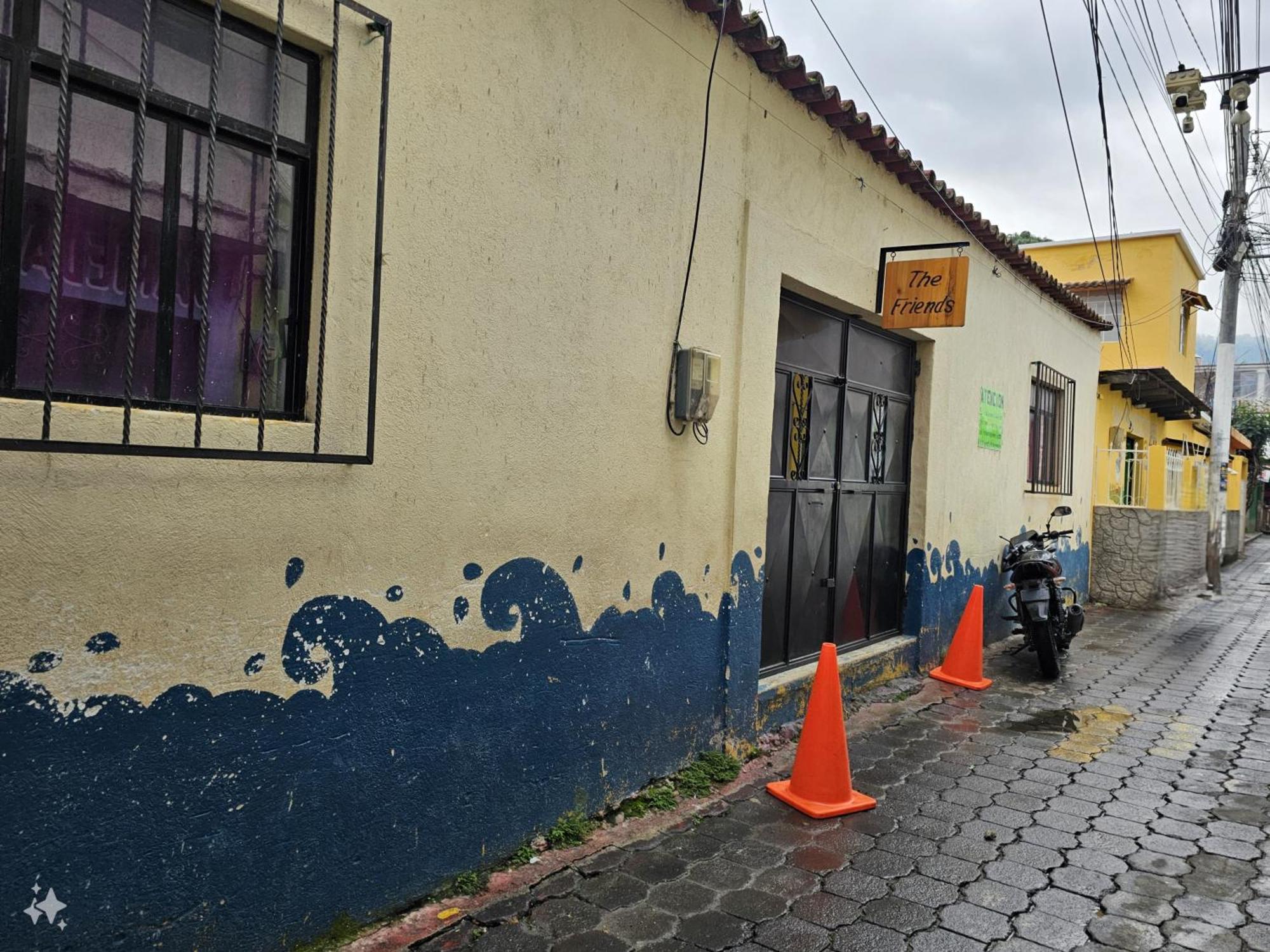 Hostal The Friends Panajachel Ngoại thất bức ảnh
