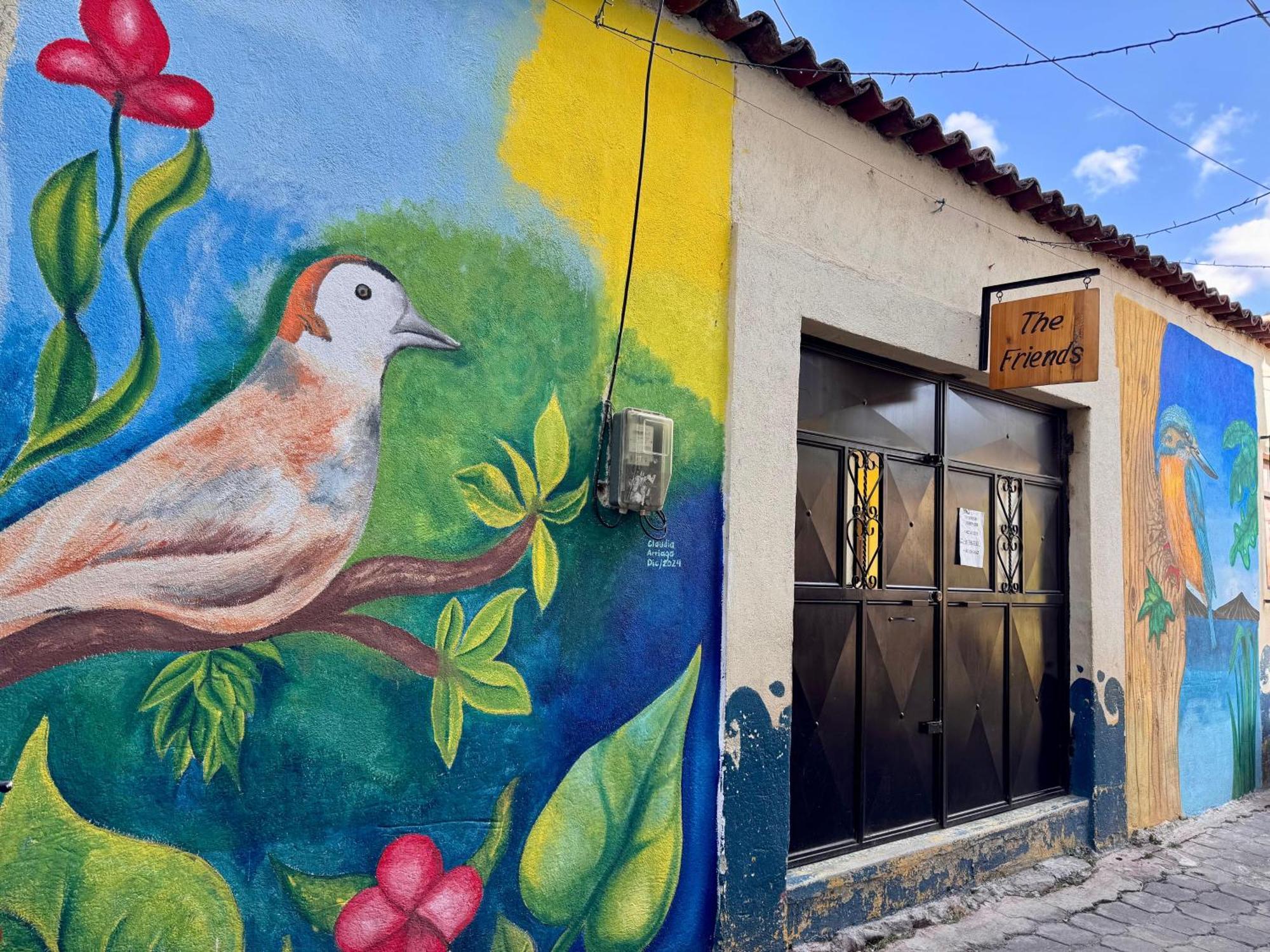 Hostal The Friends Panajachel Ngoại thất bức ảnh